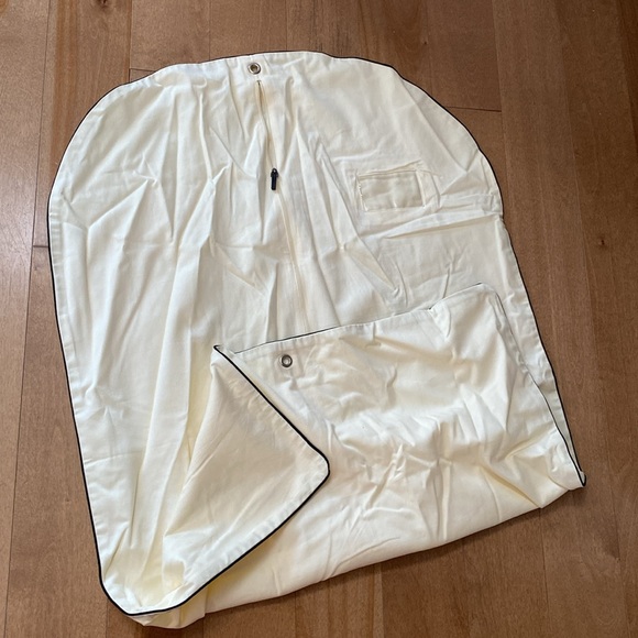 Fendi garment bag , cotton fabric with black piping around.(perfect condition) - Picture 6 of 6